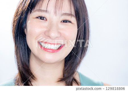 微笑的女人美麗 129818806