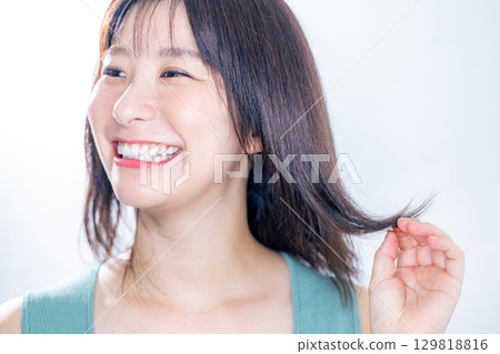woman blowing her hair 129818816
