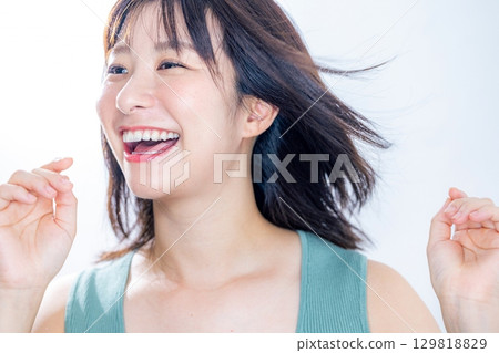 吹頭髮的女人 129818829