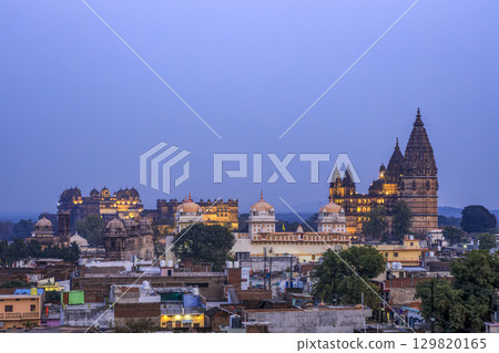 黃昏時分的班德拉王國首都奧查爾 黃昏時分的班德拉王國首都奧查爾 129820165