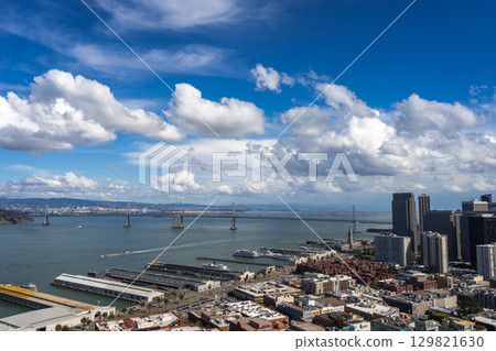 Panoramic view of San Francisco Bay and downtown skyline, USA 129821630