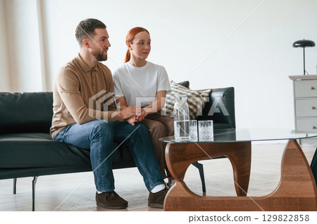 Couple at a psychologist's appointment 129822858