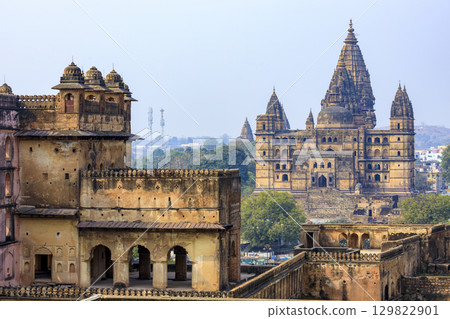 Chaturbhuja Temple seen through Raja Mahal Chaturbhuja Temple seen through Raja Mahal 129822901
