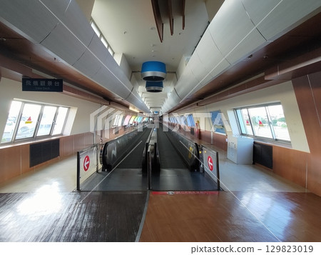 Taiwan Kaohsiung-05.19.2025: Xiaogang District Kaohsiung International Airport View Corridor and Electric Walkway Taiwan Kaohsiung-05.19.2025: Xiaogang District Kaohsiung International Airport View Corridor and Electric Walkway 129823019