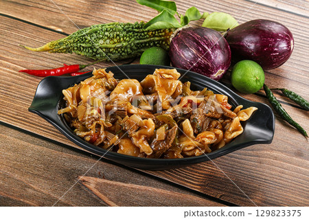 Tibetian cuisine - thenthuk with beef 129823375