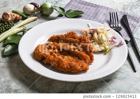 Tonkatsu fried cutlet with cabbage Tonkatsu fried cutlet with cabbage 129823411