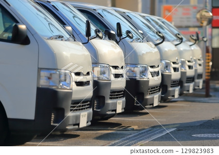 Image of a row of minivans Image of a row of minivans 129823983