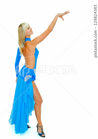 posing 129824365