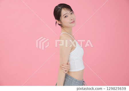 Beauty image: Portrait of a young woman 129825639