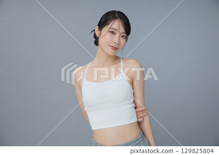 Beauty image: Portrait of a young woman Beauty image: Portrait of a young woman 129825804