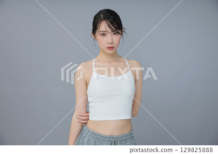 美女圖片：年輕女子肖像 129825888