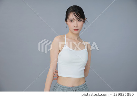 美女圖片:年輕女子肖像 美女圖片:年輕女子肖像 129825890