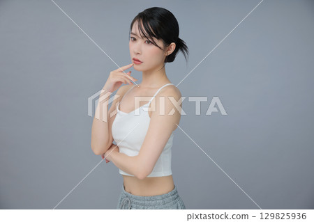 Beauty image: Portrait of a young woman Beauty image: Portrait of a young woman 129825936