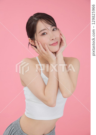 Beauty image: Portrait of a young woman 129825966