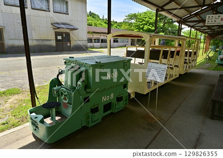 佐渡金山機械工廠前的電力機車 129826355