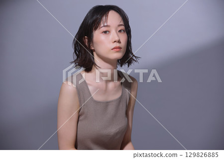 美女圖片:年輕女子肖像 美女圖片:年輕女子肖像 129826885