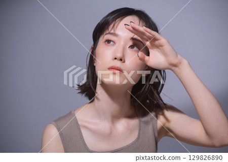 美女圖片：年輕女子肖像 129826890