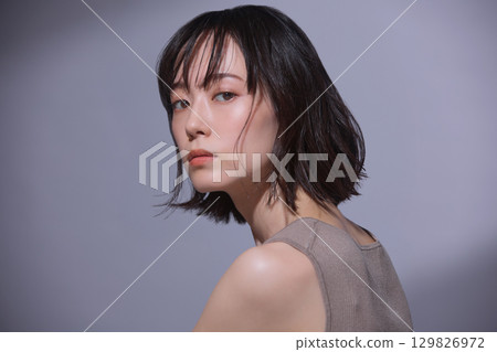 Beauty image: Portrait of a young woman 129826972