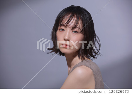 Beauty image: Portrait of a young woman 129826973