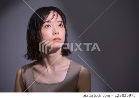 美女圖片：年輕女子肖像 129826975