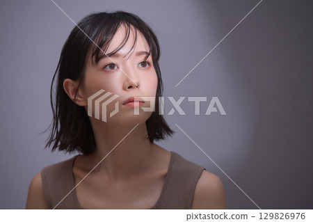 美女圖片：年輕女子肖像 129826976