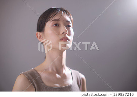 美女圖片：年輕女子肖像 129827216