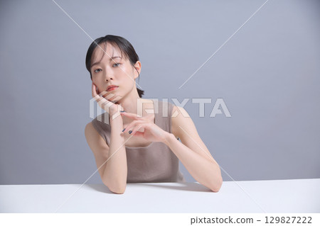 美女圖片：年輕女子肖像 129827222