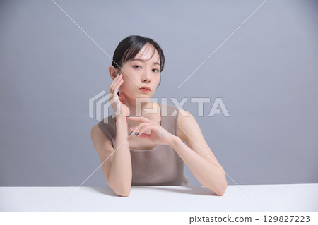 美女圖片：年輕女子肖像 129827223