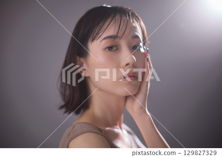 Beauty image: Portrait of a young woman 129827329