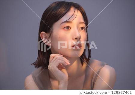 Beauty image: Portrait of a young woman 129827401