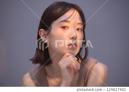 美女圖片：年輕女子肖像 129827402