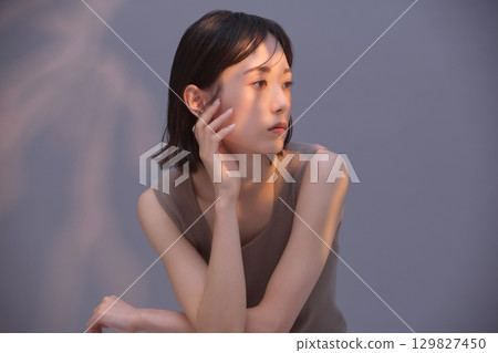 美女圖片：年輕女子肖像 129827450