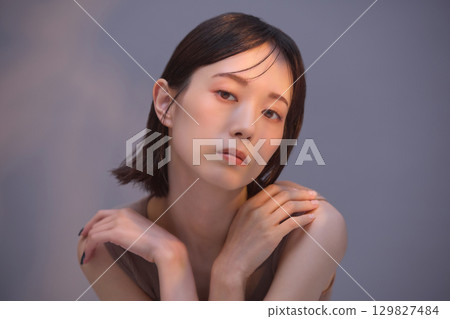 Beauty image: Portrait of a young woman 129827484