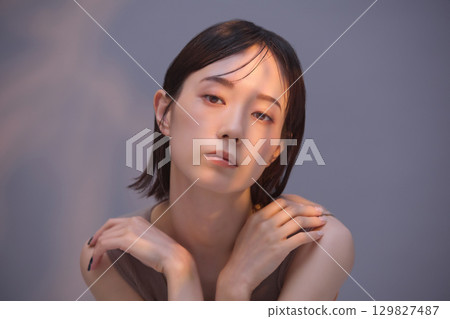 美女圖片：年輕女子肖像 129827487