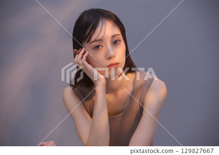 美女圖片：年輕女子肖像 129827667