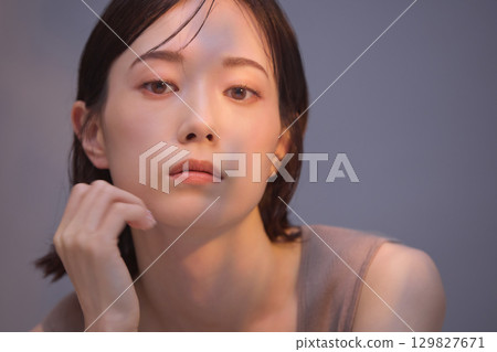 美女圖片：年輕女子肖像 129827671