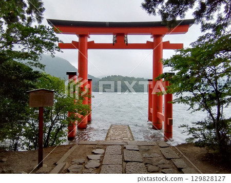 Hakone Shrine's Torii Gate of Peace and Lake Ashi (vertical image) Hakone Shrine's Torii Gate of Peace and Lake Ashi (vertical image) 129828127