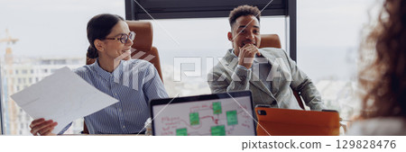 Engaging Collaborative Business Meeting Taking Place in a Modern Office Environment 129828476