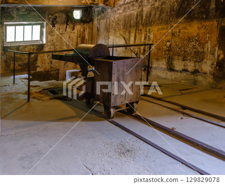 Crematorium chamber with trolley 129829078