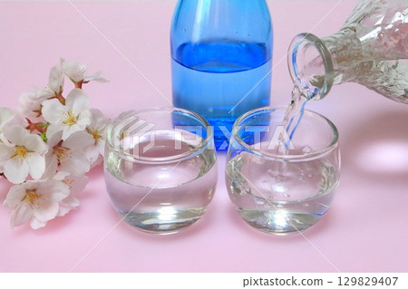 清酒（冷清酒/櫻花觀賞圖像） 129829407