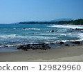 波浪在海岸上擊敗 129829960