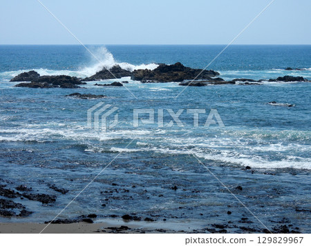 Waves to beat on the coast 129829967