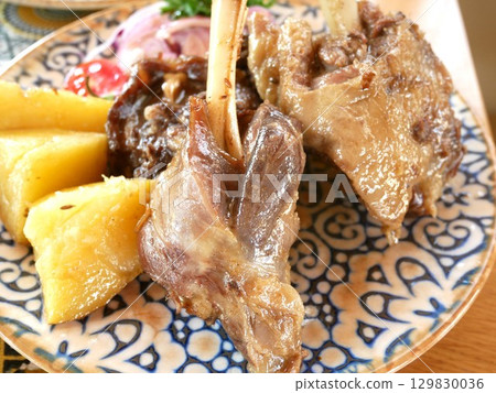 喀山烤肉串，烏茲別克斯坦布哈拉的傳統菜餚 129830036