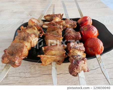 烏茲別克傳統菜餚 Shashlik（烤肉串） 129830040
