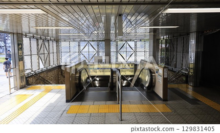 Toei Mita Line Sugamo Station A1 Exit, escalators installed, transfer gate to JR Sugamo Station 129831405