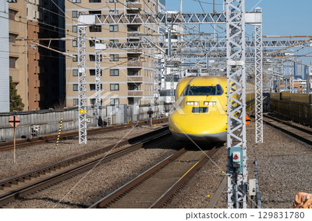 Doctor Yellow - Shinkansen track inspection vehicle 129831780