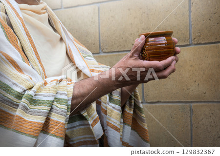 Old cup in the hands 129832367