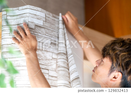 Renovation, DIY, Interior Construction, Dinoc Sheet, Printed Decorative Film Installation, Alignment, Split Stone, Pattern 129832413