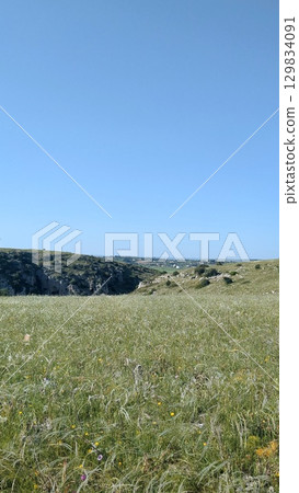 Spring meadows and hills under a blue sky | Natural scenery in Southern Italy, Europe 129834091