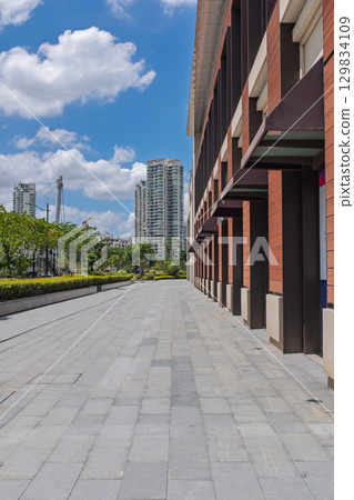 都市街景的寧靜一隅 都市街景的寧靜一隅 129834109